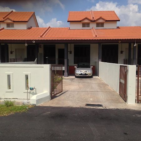 Villa Teratakmuslim H'H Malacca Esterno foto